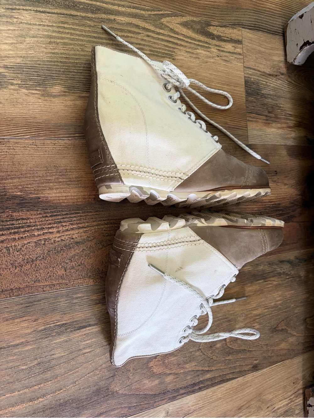 Sorel Two-Tone Lace-Up Women's Ankle Boots in Brown and Cream - Picture 4 of 6